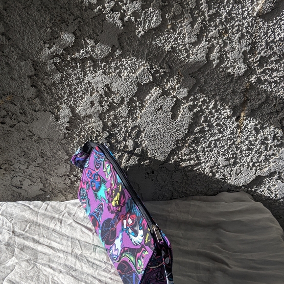 Disney Villians Crossbody Bag - Picture 3 of 7